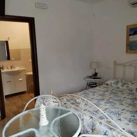 Anna's House Borgagne